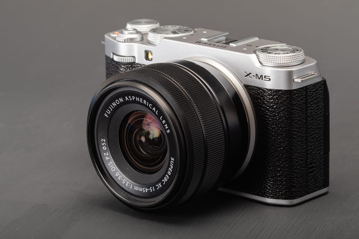 Đánh giá chi tiết Fujifilm X-M5: Chiếc máy ảnh 'trong mơ' cho dân làm content? Feature Image