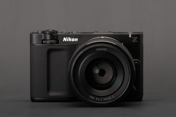 Nikon ZR: Máy Quay Cinema Nhỏ Gọn Hé Lộ Tham Vọng Điện Ảnh Của Nikon Feature Image